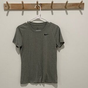 The Nike Tee dri-fit Small